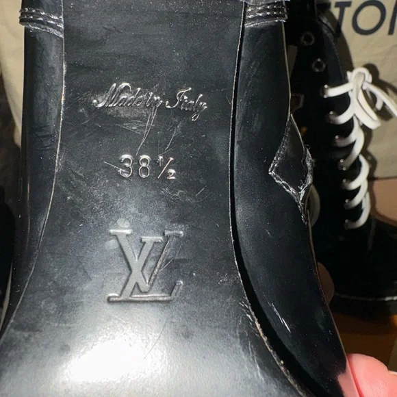 LV Heart Star Trail Boots ❤️ - Picture 13 of 16